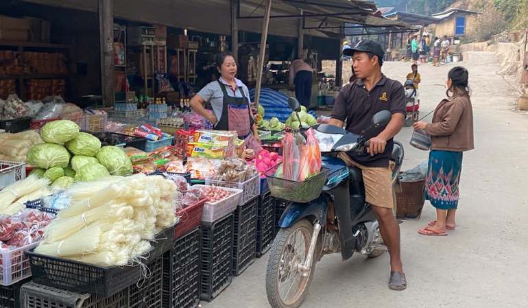 Pakbeng market stalls