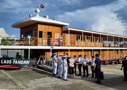 Passing through Pak Sit